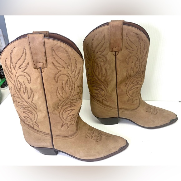 🤠”ACME” Women’s Vintage Beautiful Mid-Calf Caramel/Tan Cowboy Boots
Size 8🐴 - Picture 6 of 17